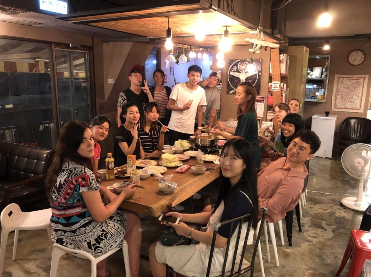 Ximen Wow Hostel Taipei Exteriör bild